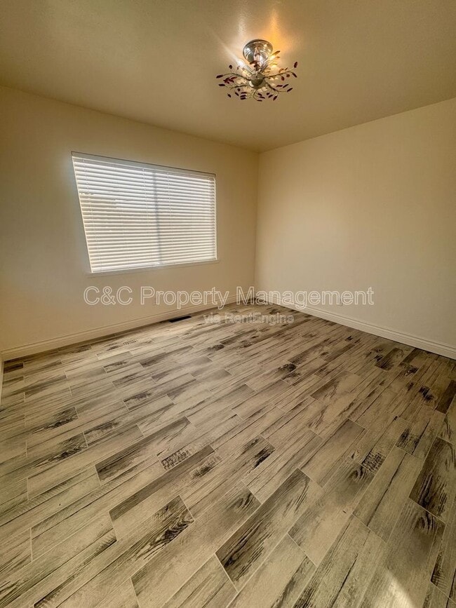 Building Photo - 801 Wainwright St