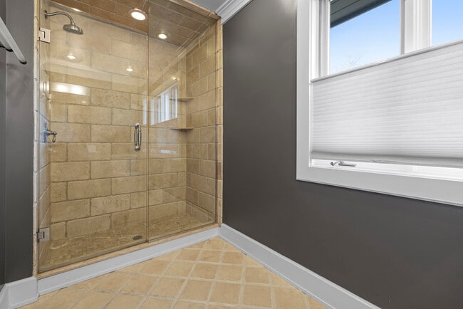 Building Photo - 1 Island Dr