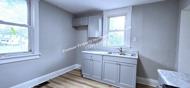 Building Photo - 1429 Hall Ave