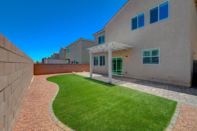 Building Photo - Amazing Solar Powered 3 Bedroom, 2 Story H...