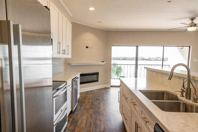 Building Photo - 401 Lakeside Ln