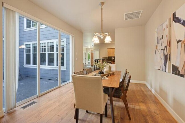 Building Photo - Charming Northwest Crossing Townhome!