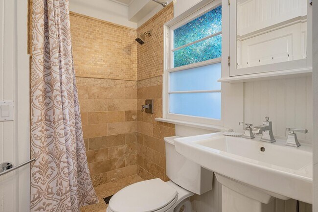 Building Photo - 38 19th Ave