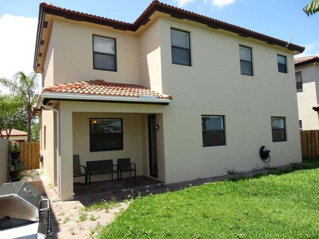 Building Photo - 671 SE 37th Pl