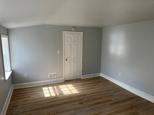 Building Photo - 32_513