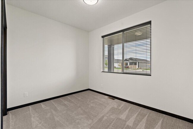 Building Photo - Spacious 4-Bedroom, 2.5 Bath, Two-Story Gem with a Fenced Yard!