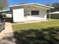 Building Photo - 718 Hogan Dr