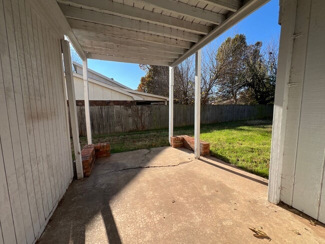 Building Photo - ?Cozy North OKC home with fireplace ?
