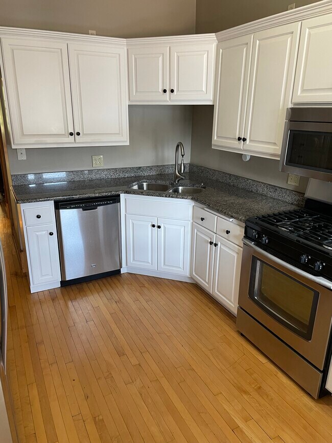 Kitchen - 1211 W Newport Ave