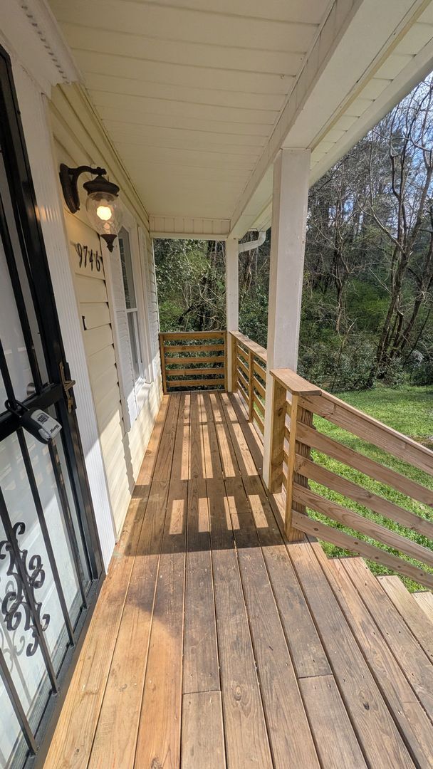 Building Photo - 2BR/1.5BA Renovated Townhome