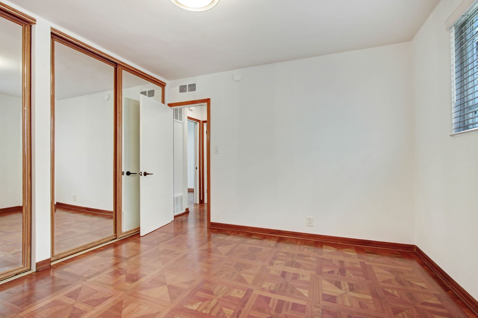 Building Photo - 807 5th St