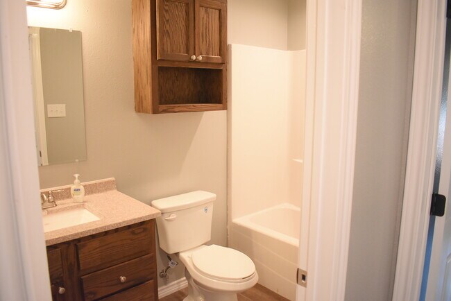 Building Photo - 218 Parrott Dr