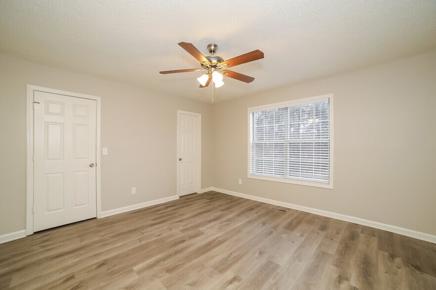 Building Photo - 100 Ashford Dr