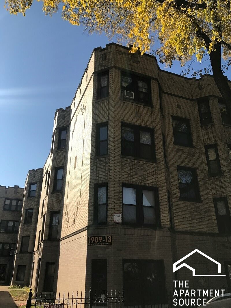 Building Photo - 1913 W Larchmont Ave