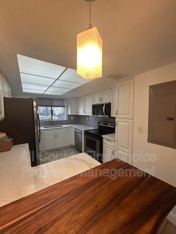 Building Photo - 780 S Village Dr