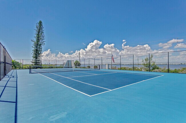 Building Photo - 5420 N Ocean Dr