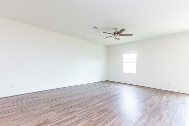 Building Photo - 6330 Highland Hts Dr