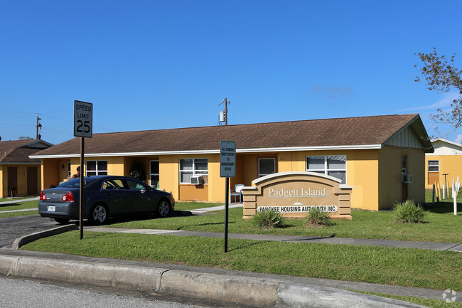 Building Photo - Isles of Pahokee II