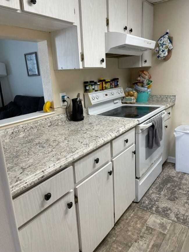 Building Photo - June special 50% off 1st months rent in Fa...