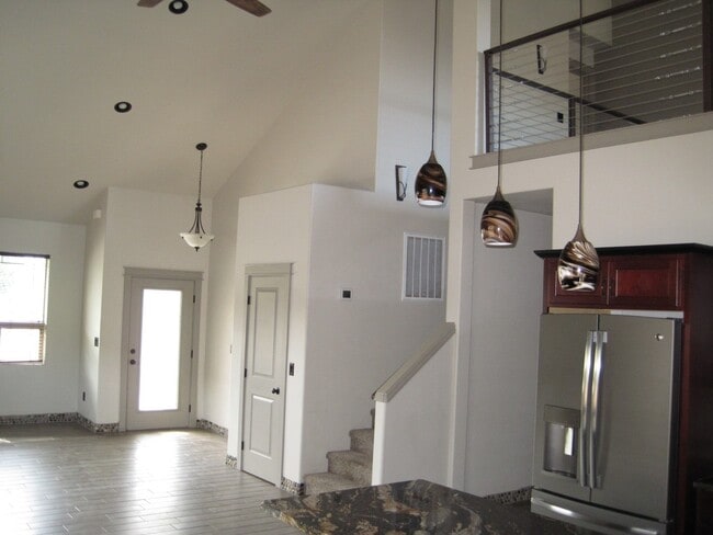 Building Photo - Beautiful Modern Home for Rent