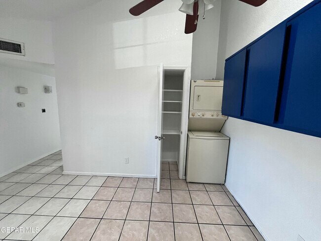 Building Photo - 5524 Oakbriar Cir