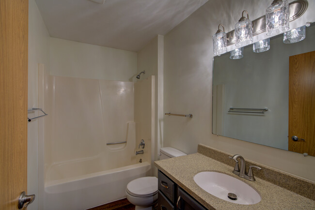 hall bath - 2124 Purvis Ave