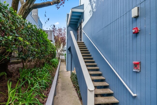 Primary Photo - Top Floor 1Bd/1Ba Condo Community with Ten...