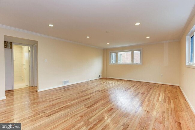 Building Photo - 9718 Holmhurst Rd