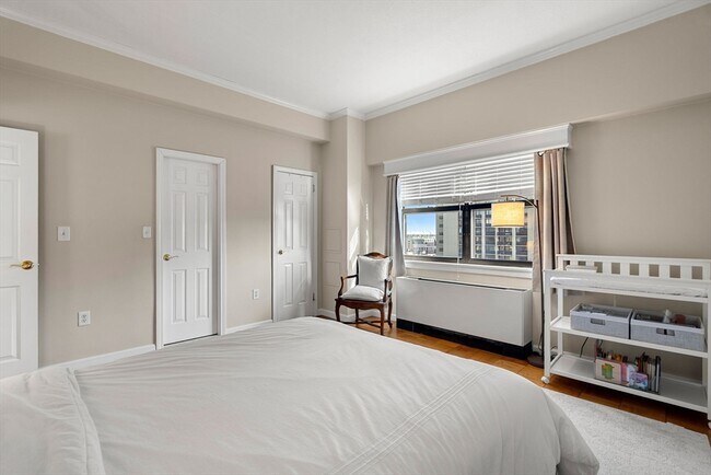 Building Photo - 2 Hawthorne Pl