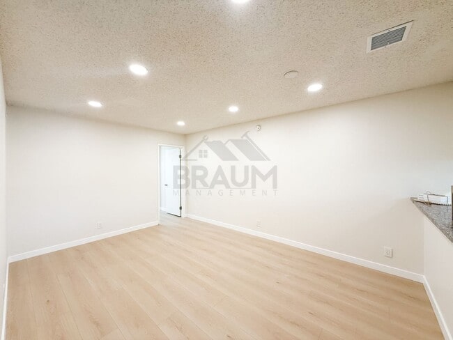 Building Photo - 4638 Tilden Ave
