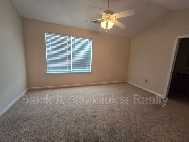 Building Photo - 545 Song Sparrow Ln