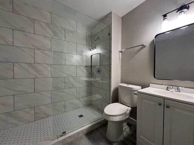 Building Photo - 10510 Little Pebble Dr