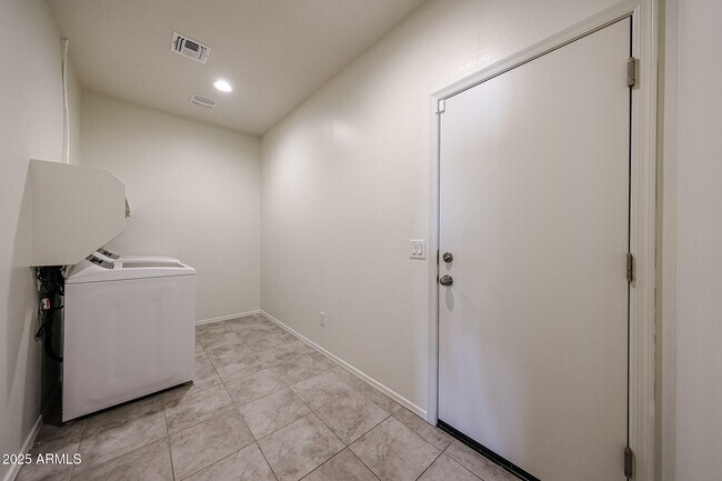 Building Photo - 24388 W Verlea Dr