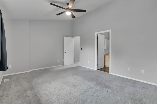 Building Photo - Peaceful Corner Townhome in the Heart of Sumner