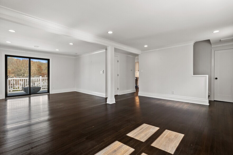Building Photo - 23 Nicholas Ave