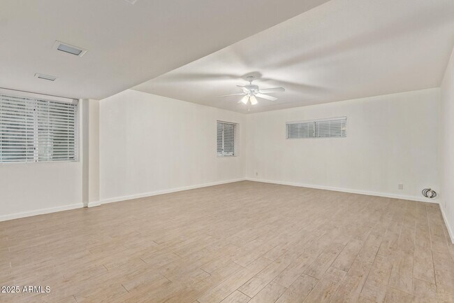 Building Photo - 5401 E Exeter Blvd