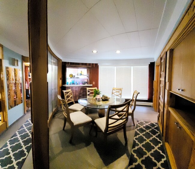 Building Photo - 699 N 600 E