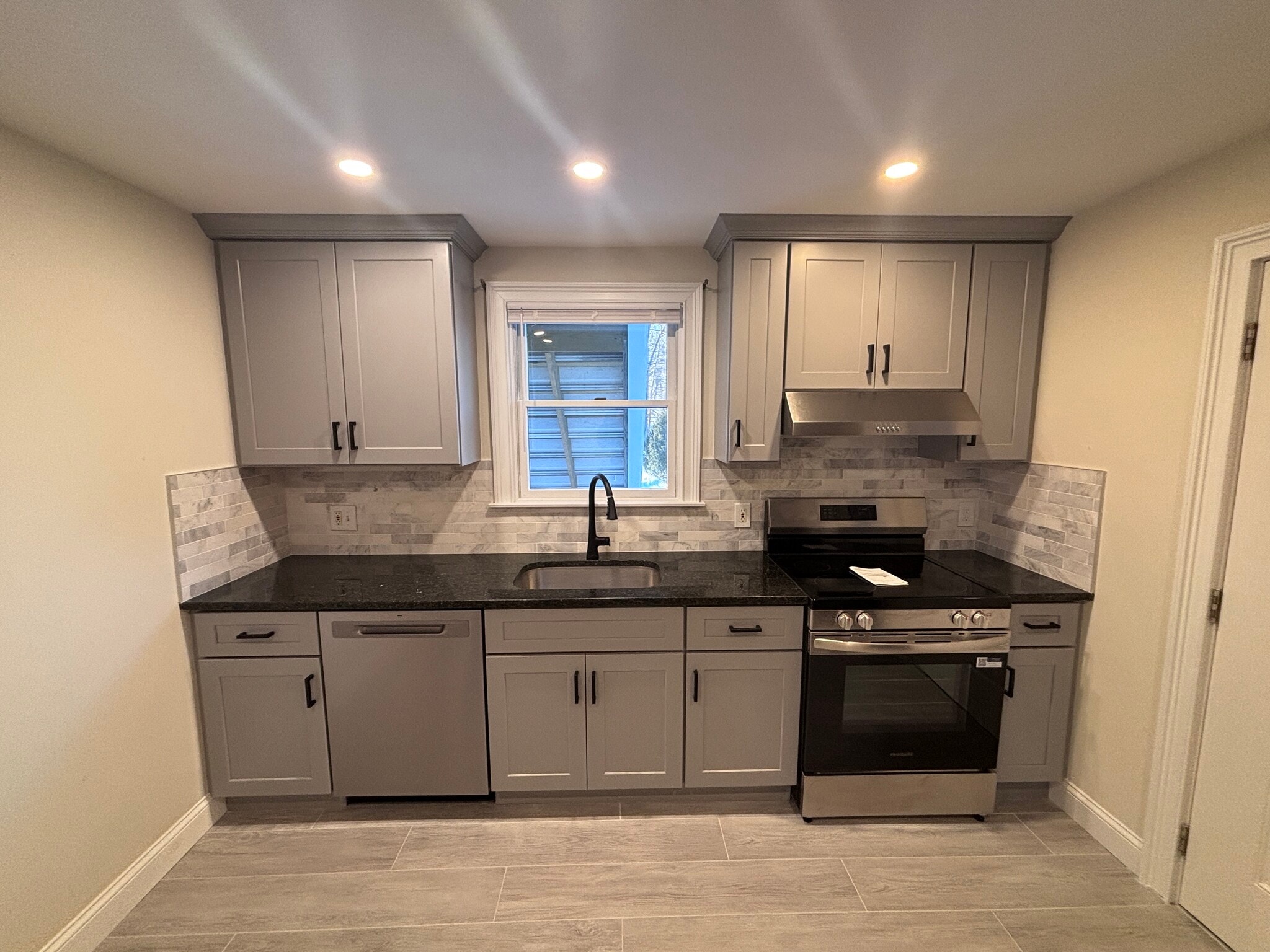 Building Photo - 101 Ponus Ave