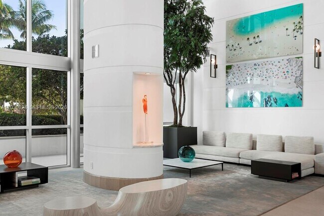 Building Photo - 5959 Collins Ave
