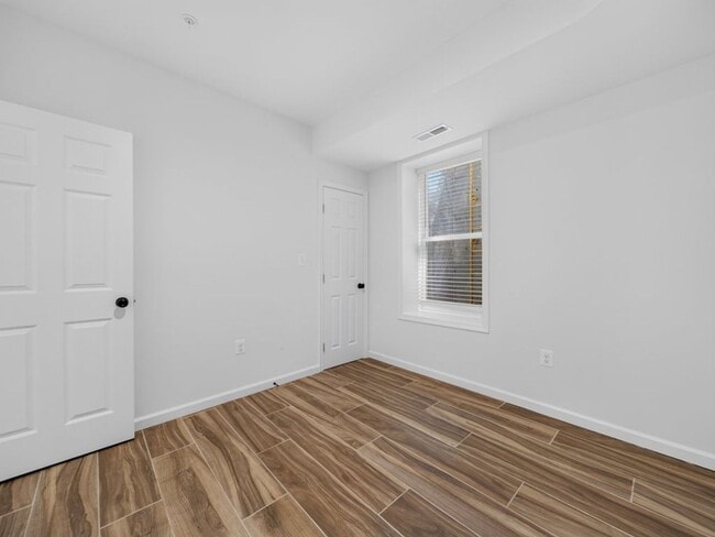 Building Photo - Newly Built 4BR/3BA Two-Level Townhome with Parking - Minutes to Navy Yard & Capitol Hill
