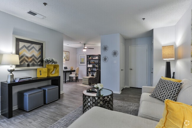 2BR, 2BA - 1,135 SF - SoCO Apartments at Vinings