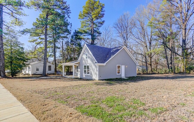 Building Photo - 2927 Beechmont St