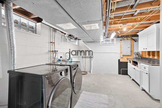 Building Photo - 24299 Beech Ln