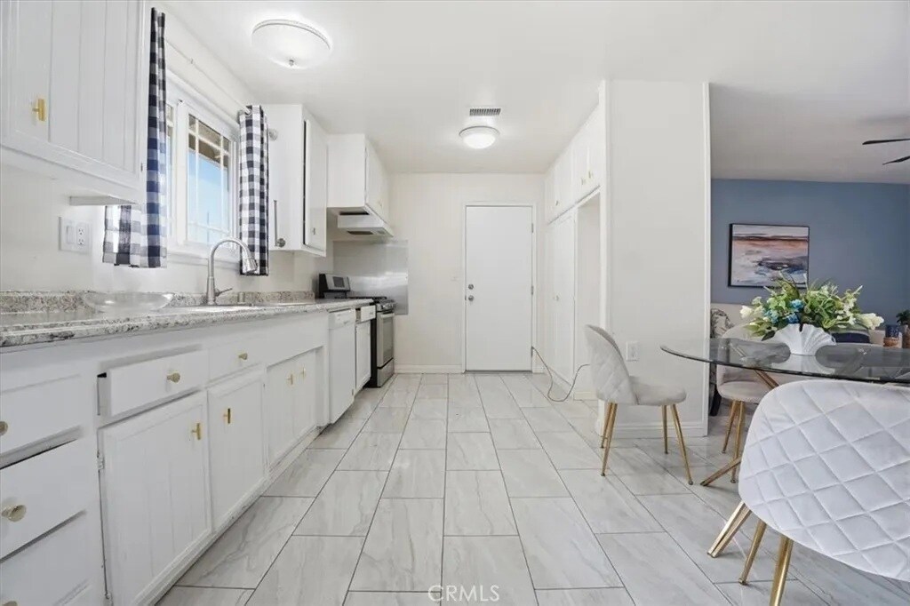 Building Photo - 1573 Casarin Ave