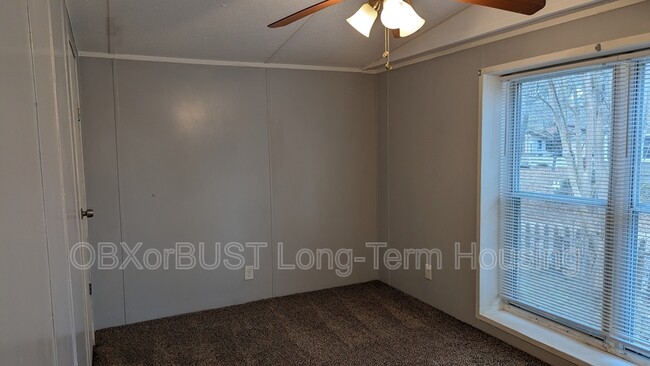 Building Photo - 106 Sumac Ln