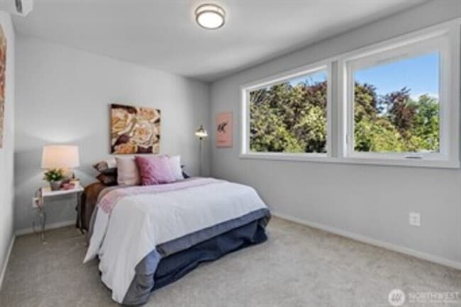 Building Photo - 732 26th Ave S