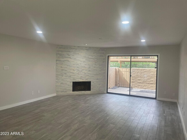 Building Photo - 7950 E Starlight Way