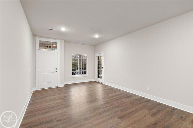 Building Photo - 2850 Barrington Square