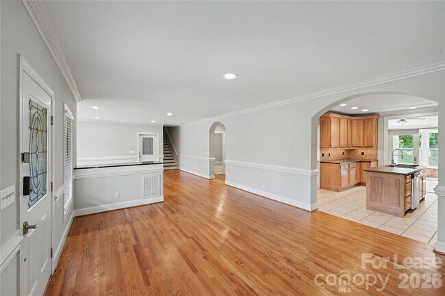 Building Photo - 2545 Rea Rd