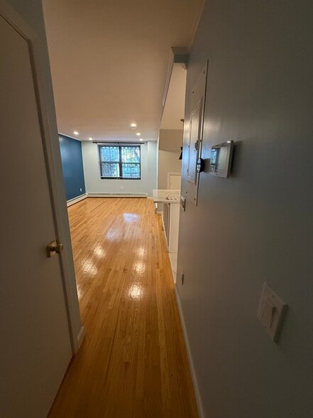 Building Photo - 46 Hull St